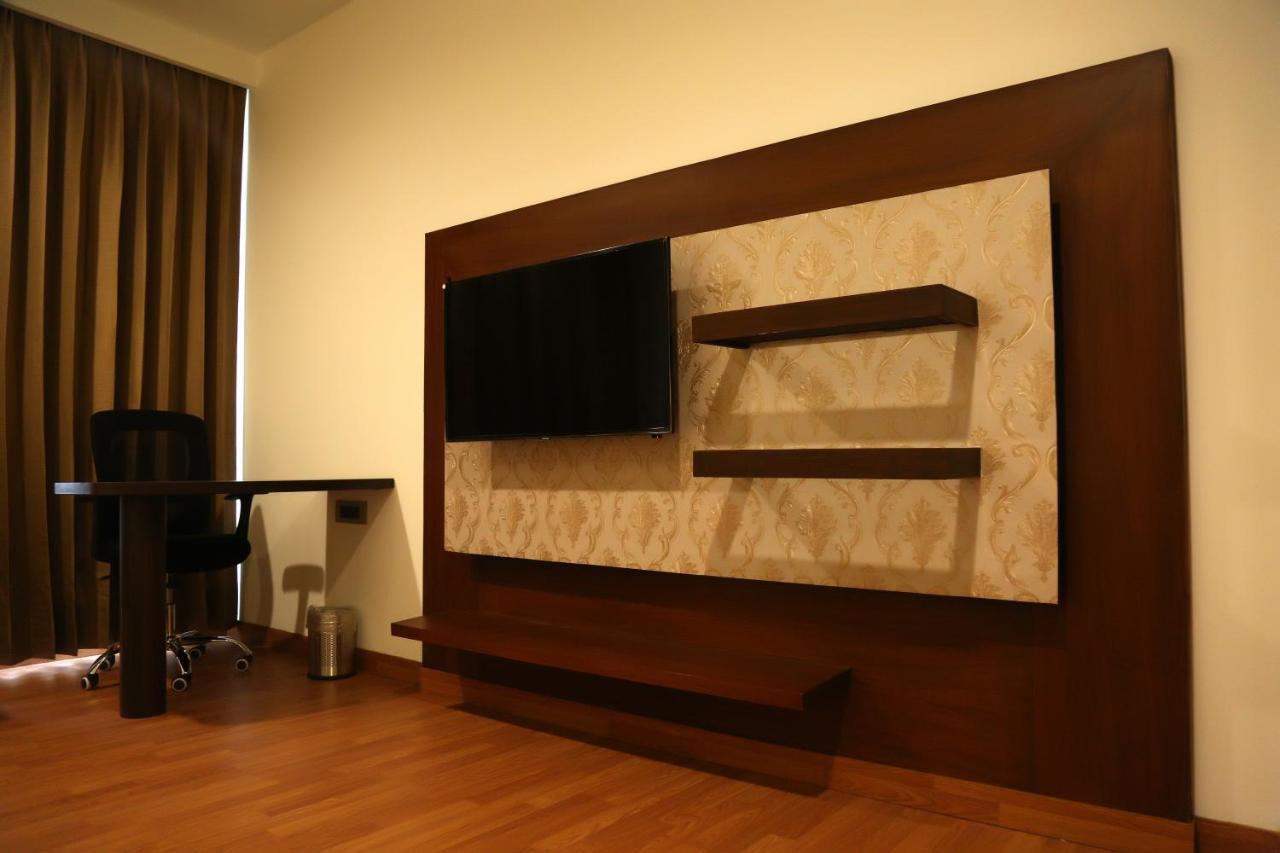 Hotel Imperia Suites Jalandhar Exterior foto