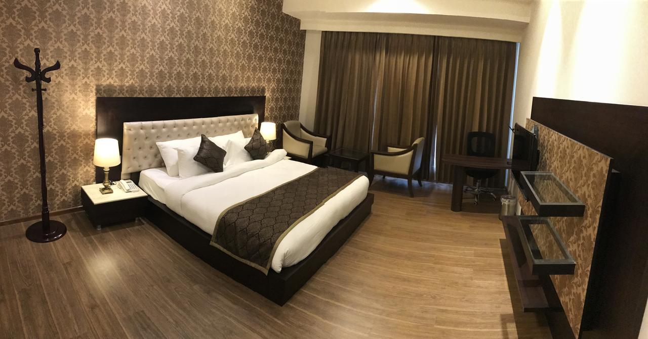 Hotel Imperia Suites Jalandhar Exterior foto
